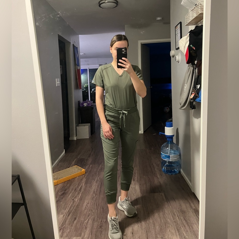 Olive scrub set XS